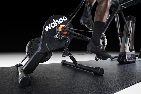 Wahoo KICKR CORE Smart Trainer mit Zwift Cog/Click