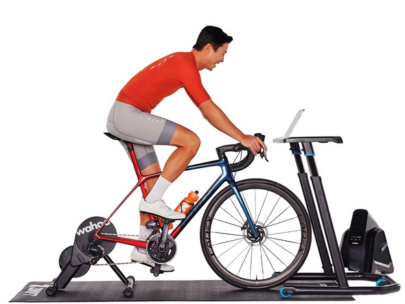 Wahoo KICKR CORE Smart Trainer mit Zwift Cog/Click